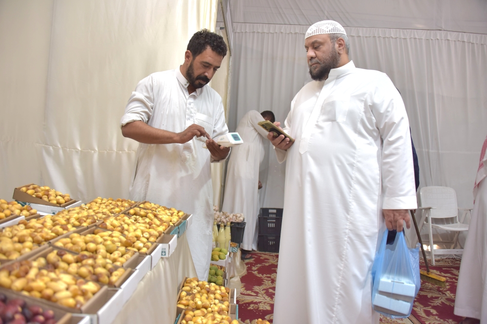 مهرجان الرطب بالشرقية.. 13 صنفًا محليًا و2500 طن من الليمون تجذب الزوار - اليوم