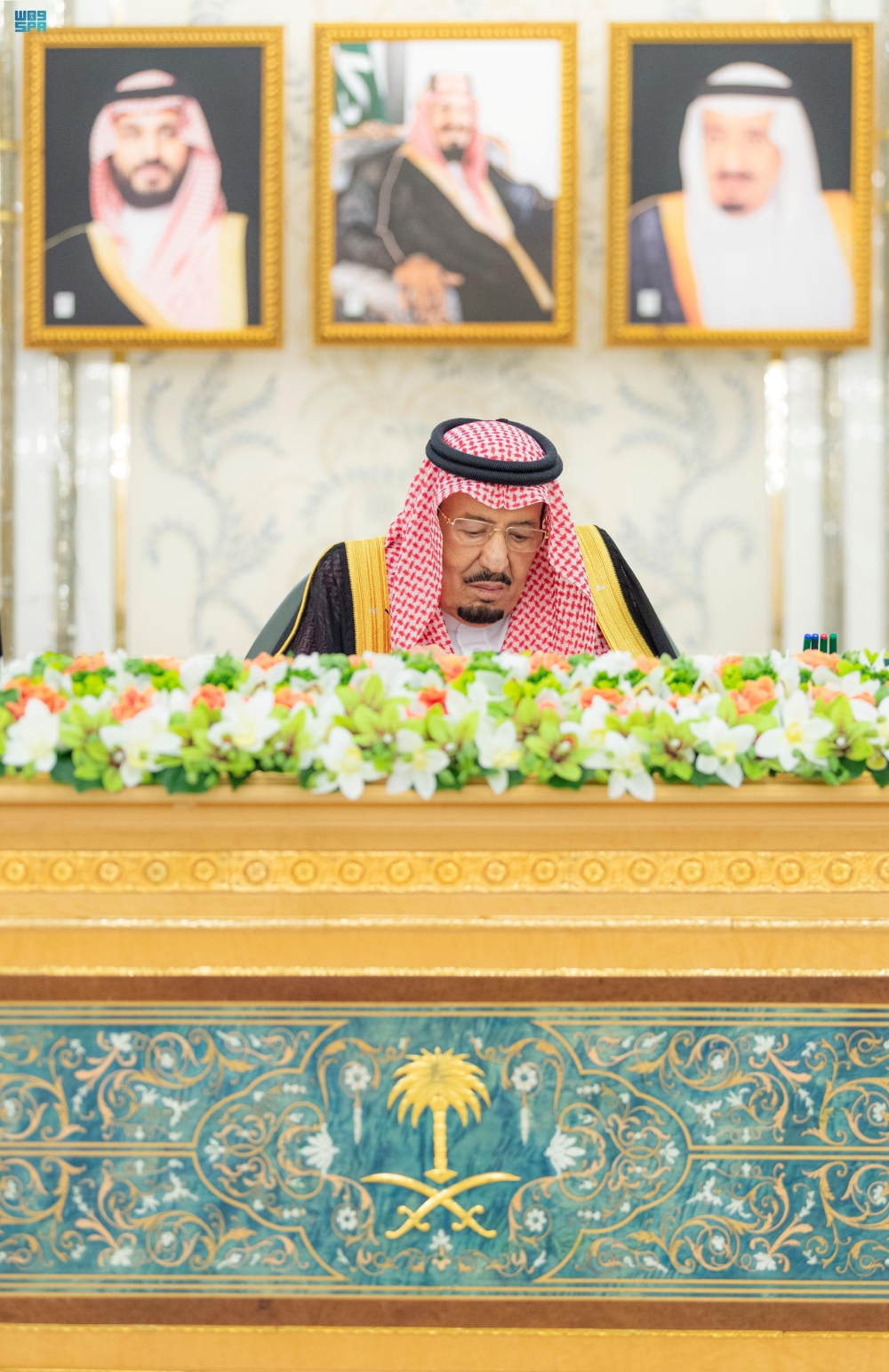 خادم الحرمين الشريفين يرأس جلسة مجلس الوزراء - واس