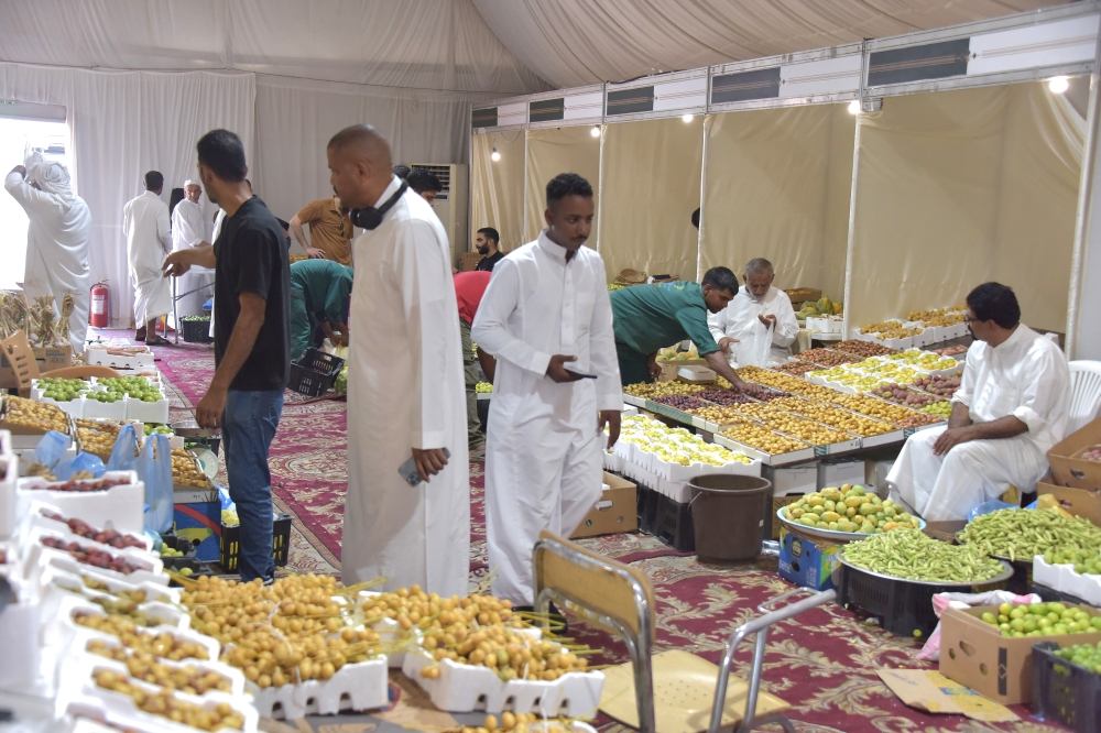 مهرجان الرطب بالشرقية يجذب الزوار الخليجيين.. و«الخلاص» يتصدر المبيعات