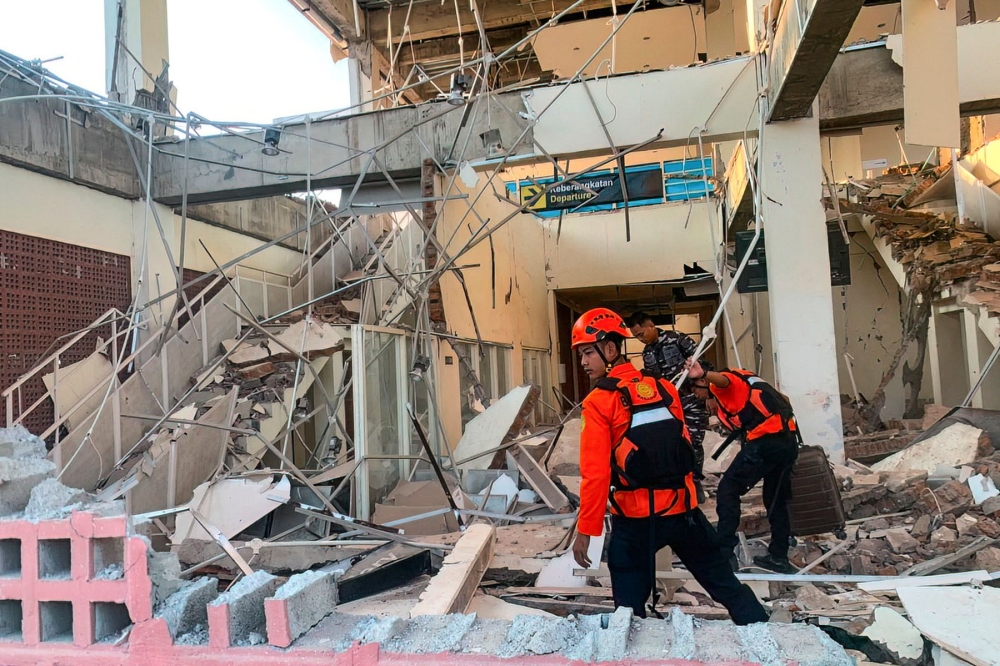ارتفاع حصيلة الزلزال في إندونيسيا إلى 38 قتيلًا