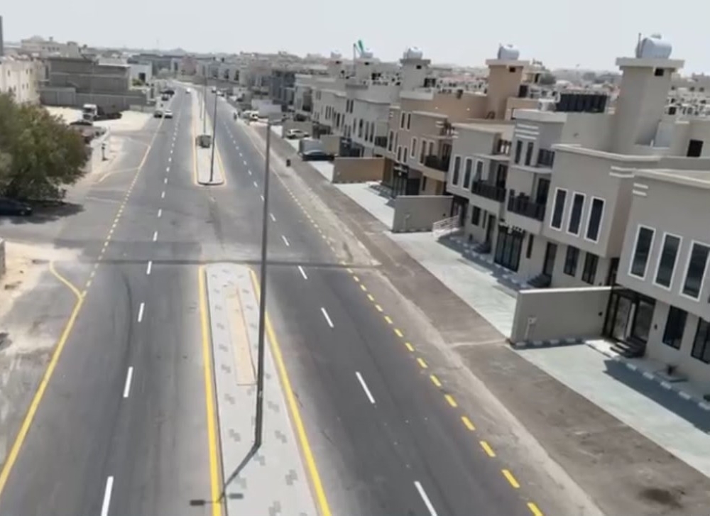 46 ألف م² من السفلتة والأرصفة ترفع كفاءة طرق حي المنار بغرب الدمام
