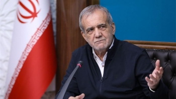 الرئيس الإيراني يدعو إلى إنهاء الحرب مع أمريكا