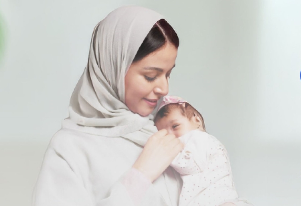 التأمينات الاجتماعية.. كيف تستفيد الأم العاملة من منفعة الأمومة؟ - إكس