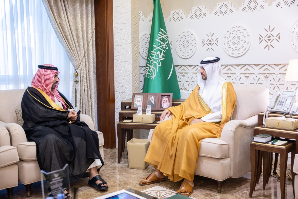 نائب أمير الشرقية يستقبل رئيس وأعضاء الجمعية السعودية للإعاقة السمعية
