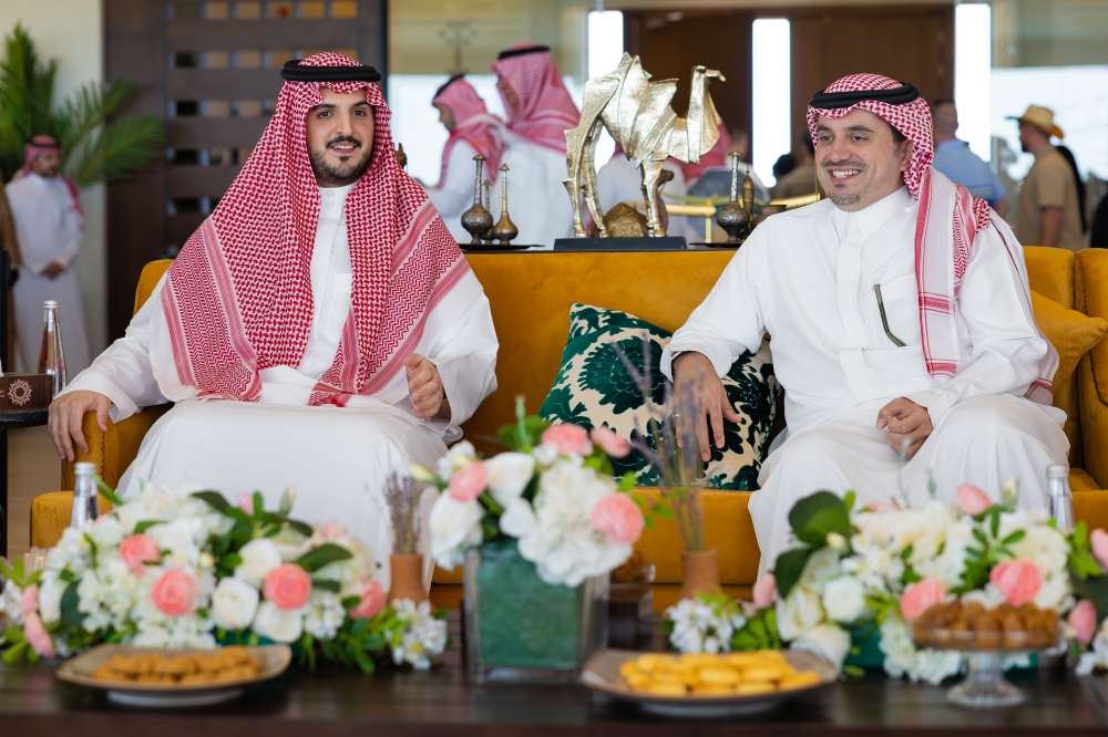 محافظ الطائف يشهد "سباق الهجانة" في مهرجان ولي العهد .. وسيطرة سعودية على الكؤوس