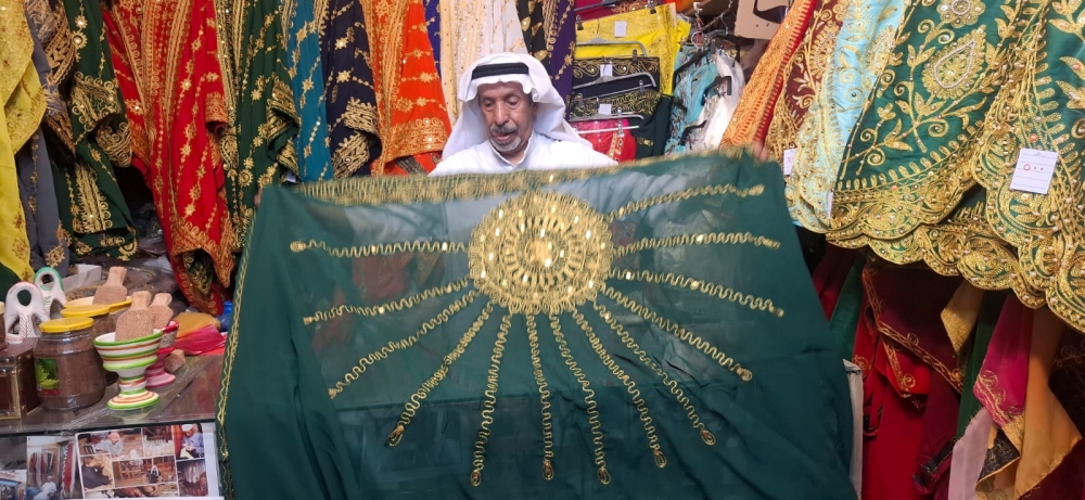 أسواق الأحساء تتأهب لفعاليات اليوم الوطني - اليوم