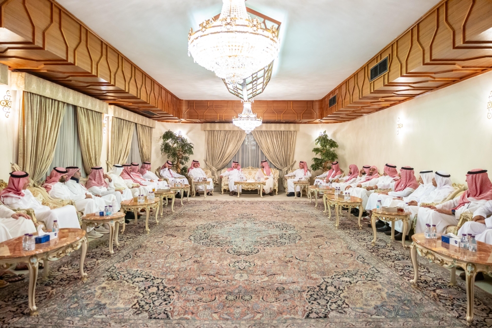 نائب أمير الشرقية يقدم التعازي لأسرة آل مبارك - اليوم 
