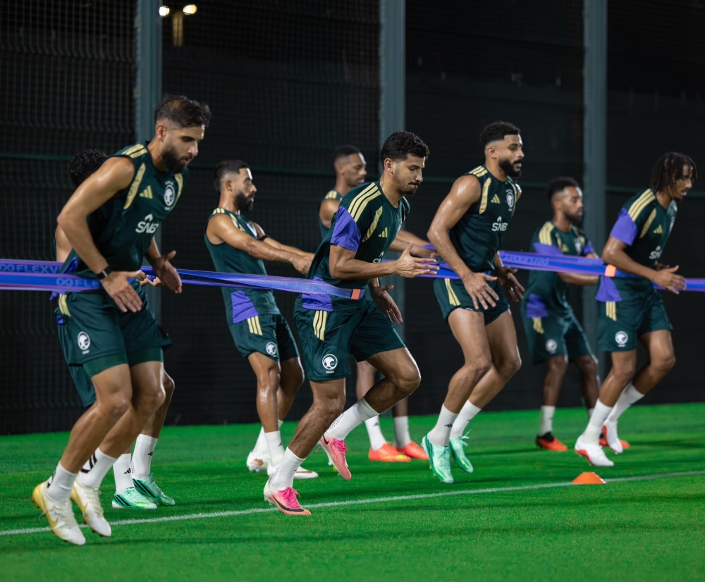 لاعبو الأهلي ينتظمون في معسكر الأخضر استعدادًا لكأس الخليج27
