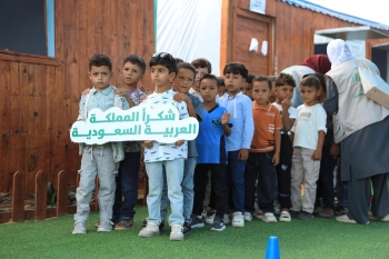 صور.. مدرسة مكة جنوب قطاع غزة تستقبل طلابها في بداية العام الدراسي