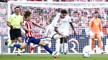 ريال مدريد يعترض على التحكيم بعد الديربي ويتخذ قرارًا تجاه الإعلام
