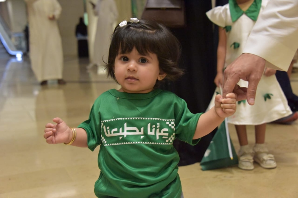 ببراءة الطفولة.. أطفال الوطن يرسمون فرحة اليوم الوطني - اليوم 