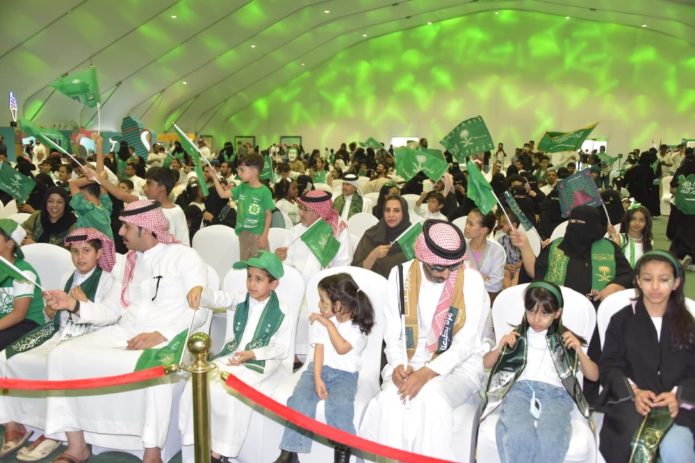 فيديو.. الدمام تتوشح بالأخضر احتفاءً باليوم الوطني