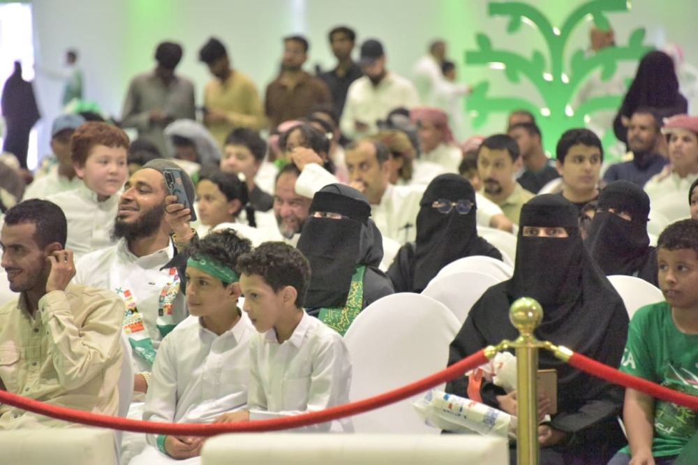 فيديو.. الدمام تتوشح بالأخضر احتفاءً باليوم الوطني