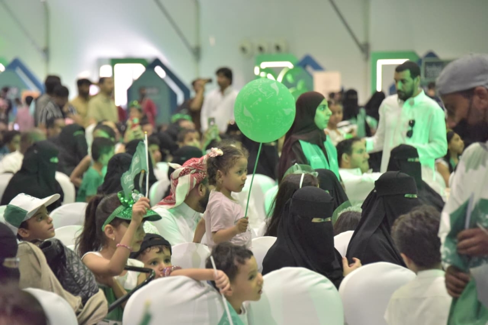فيديو.. الدمام تتوشح بالأخضر احتفاءً باليوم الوطني