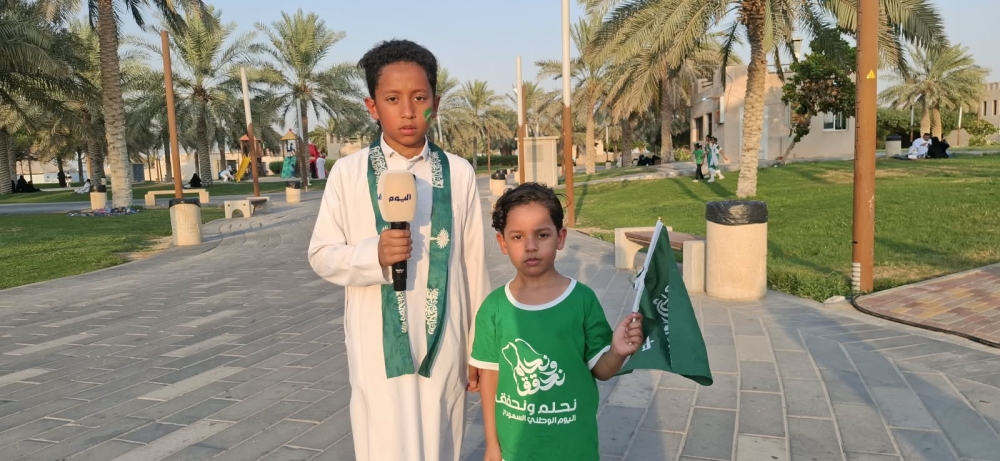 الأطفال بكل فخر في يوم الوطن: 