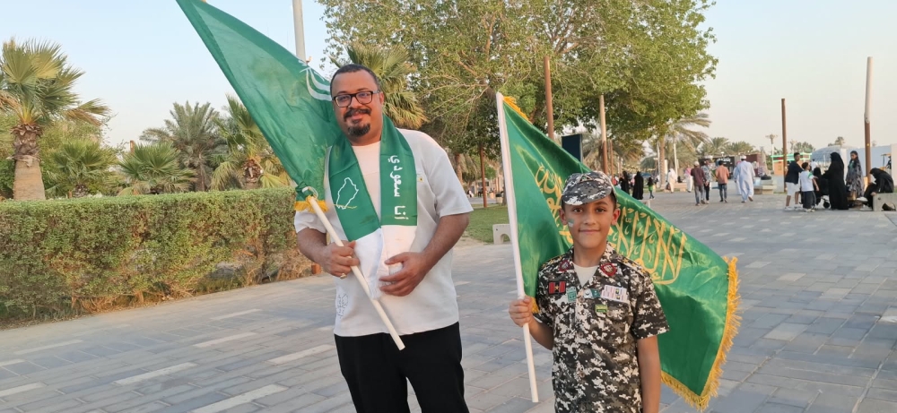 الأطفال بكل فخر في يوم الوطن: 