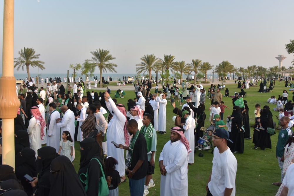شاهد| العرضة السعودية تشعل الحماس في كورنيش الخبر