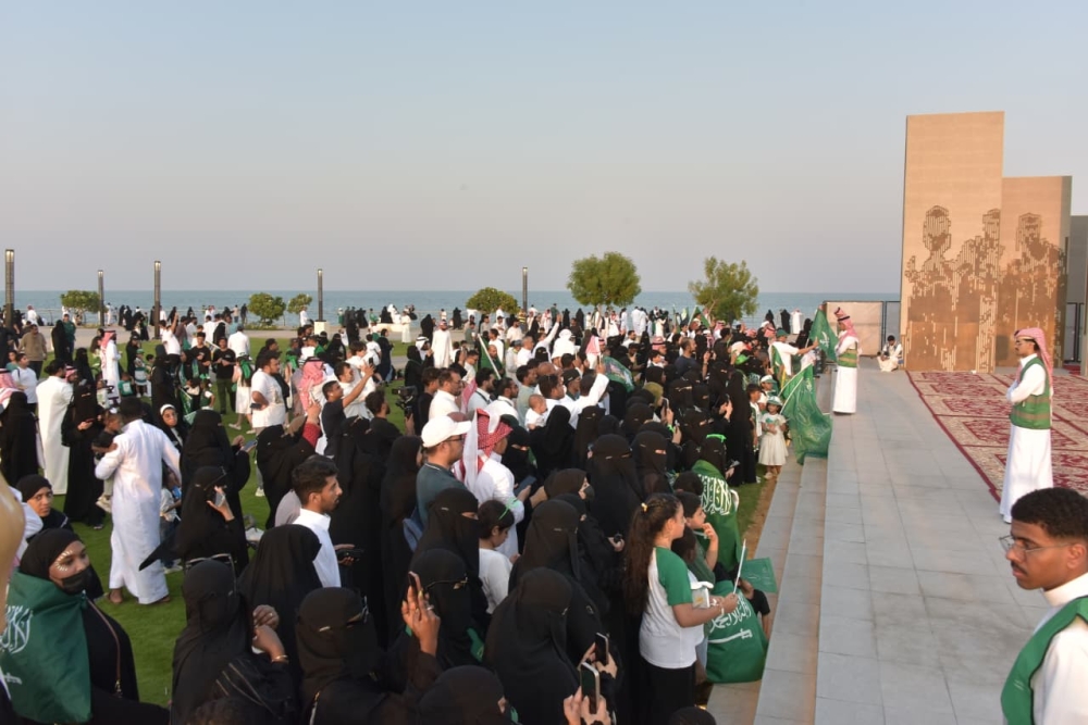 العرضة السعودية تشعل الحماس في كورنيش الخبر - اليوم 