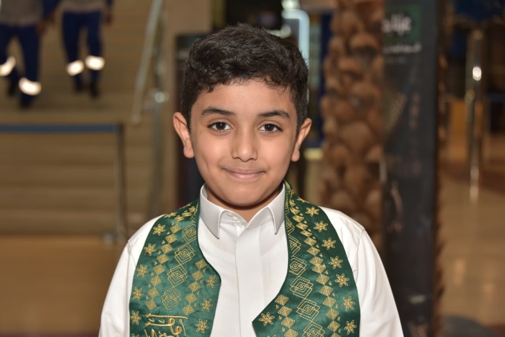 مشهد يفيض فخرًا واعتزازًا.. أصوات الأطفال تصدح بالنشيد الوطني