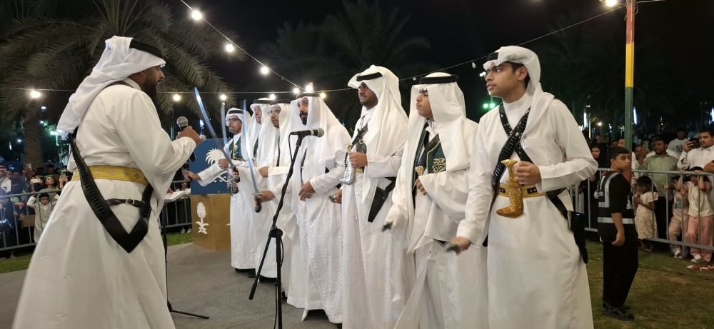 تفاعل لافت مع العرضة السعودية بمتنزه الملك عبدالله في الأحساء - اليوم 