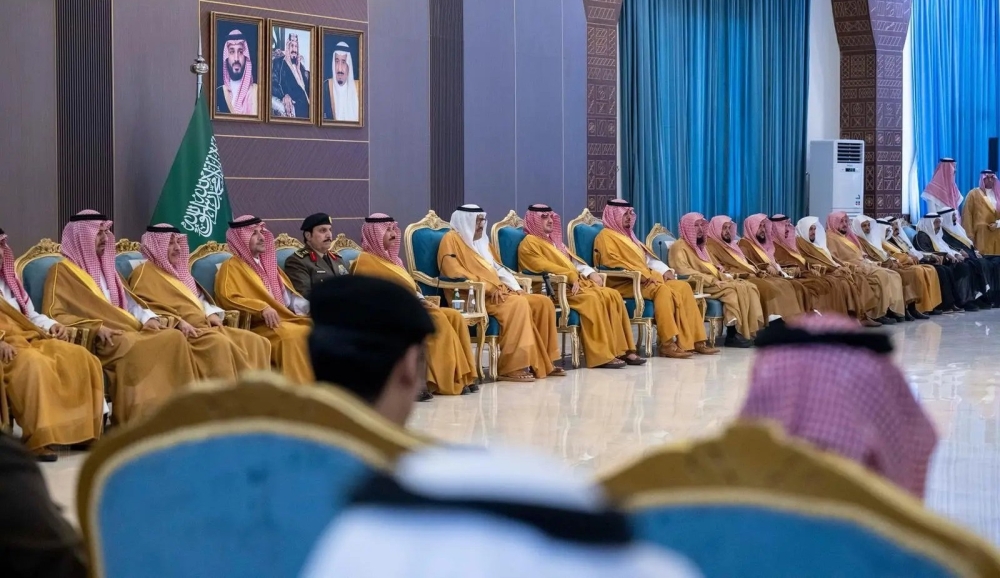 الأمير عبدالعزيز بن سعود يلتقي عددًا من المواطنين من أهالي منطقة الباحة - واس