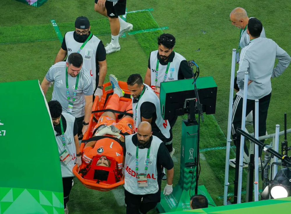 فحص بالأشعة لنواف العقيدي بعد إصابته أمام الكويت