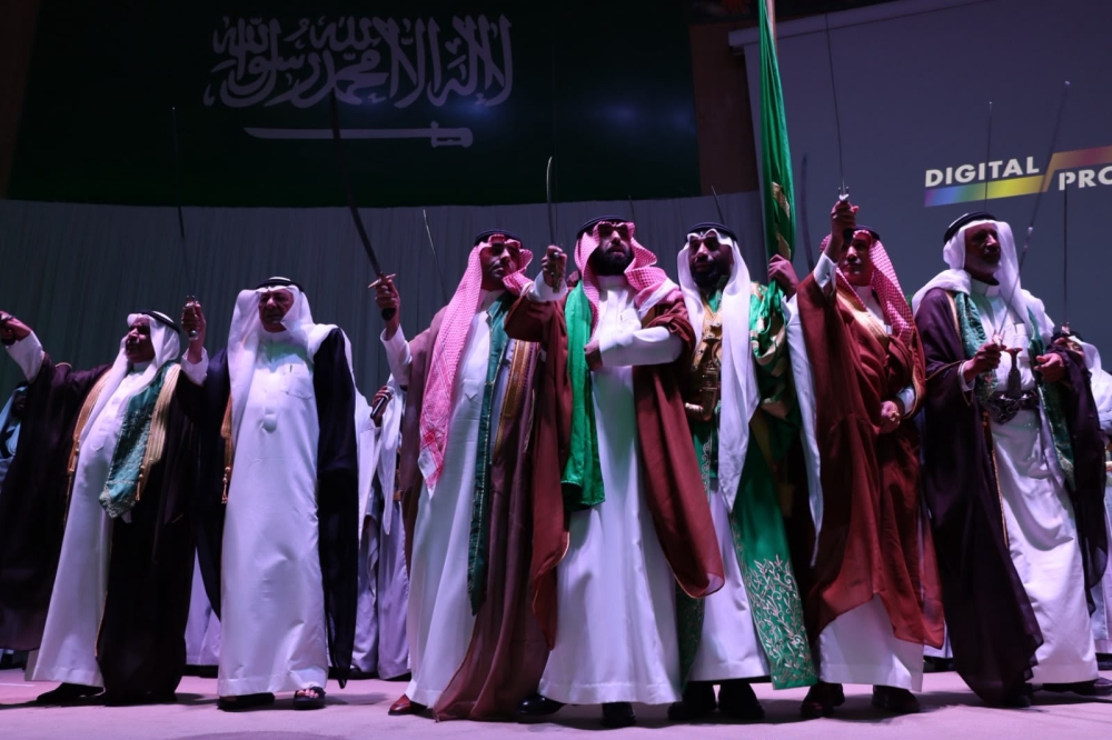 العرضة والرسم والمسرح.. 12 ألف زائر في احتفالات اليوم الوطني برأس تنورة