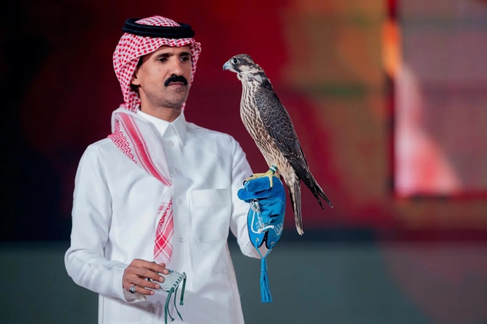 أولى لياليه.. بيع صقر الحماد بـ 101 ألف ريال في مزاد الصقور 2026