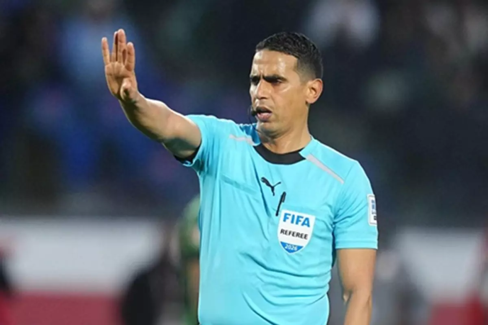 من هو جلال جيد حكم نهائي خليجي 27 بين السعودية والإمارات؟