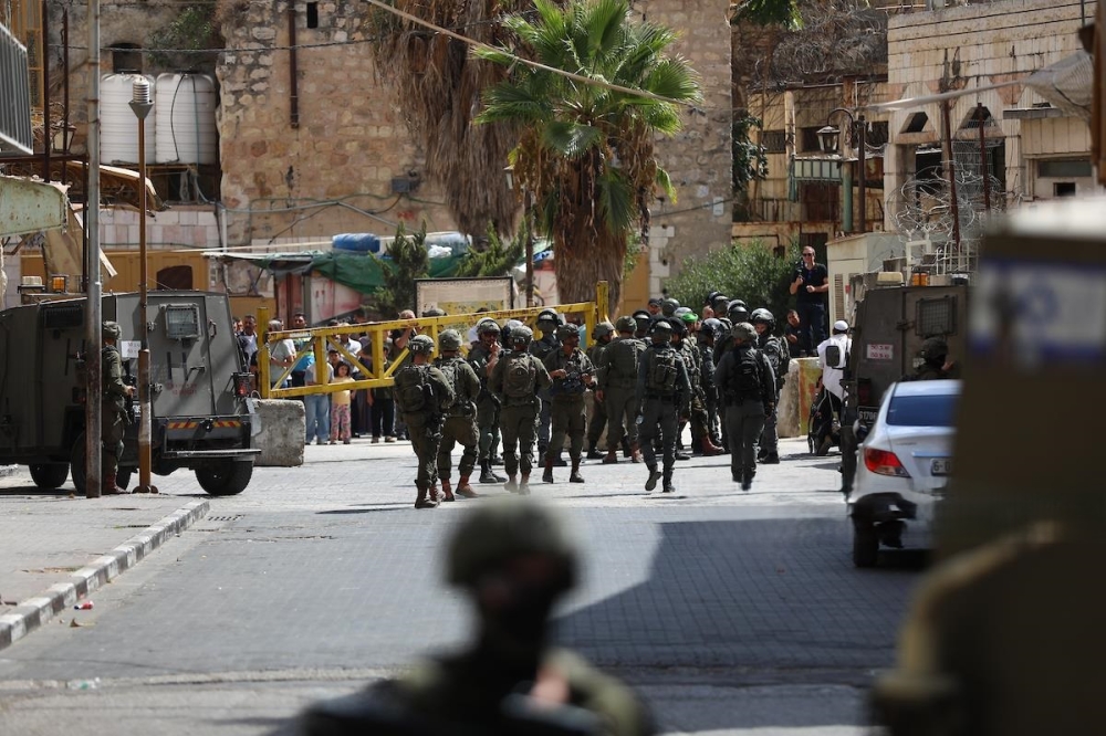 Um palestino ferido por balas da força de ocupação, outros presos na Cisjordânia