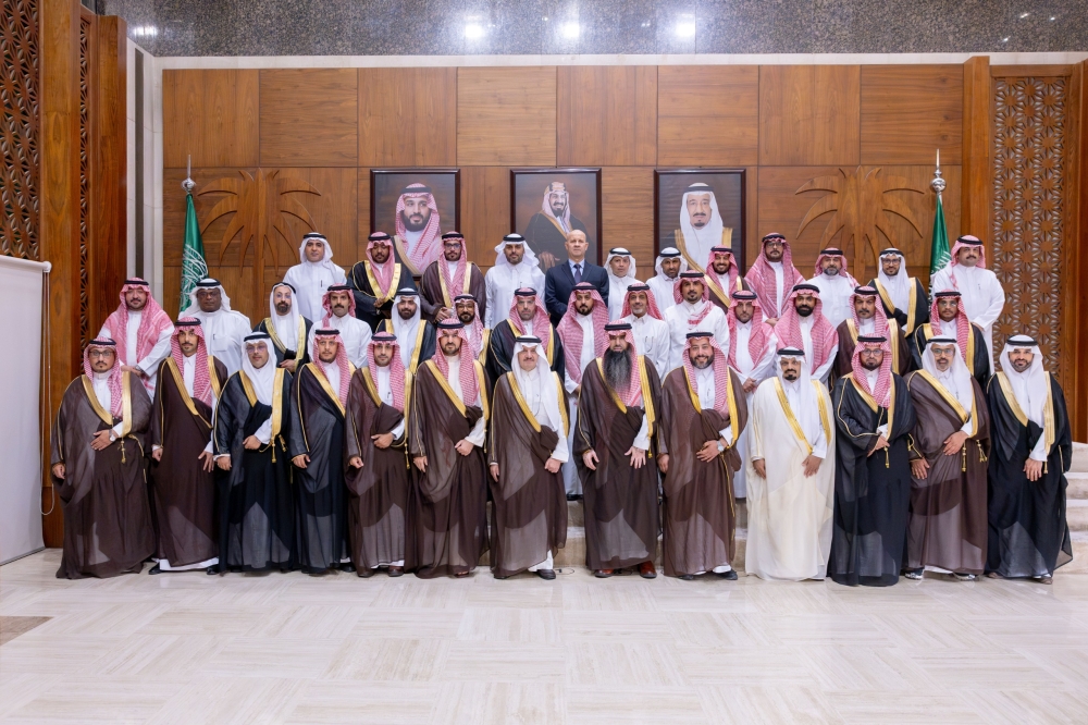 أمير الشرقية يطّلع على جهود البريد السعودي 