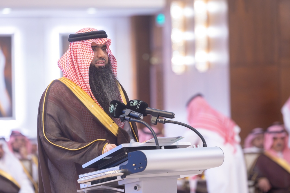 أمير الشرقية يطّلع على جهود البريد السعودي 