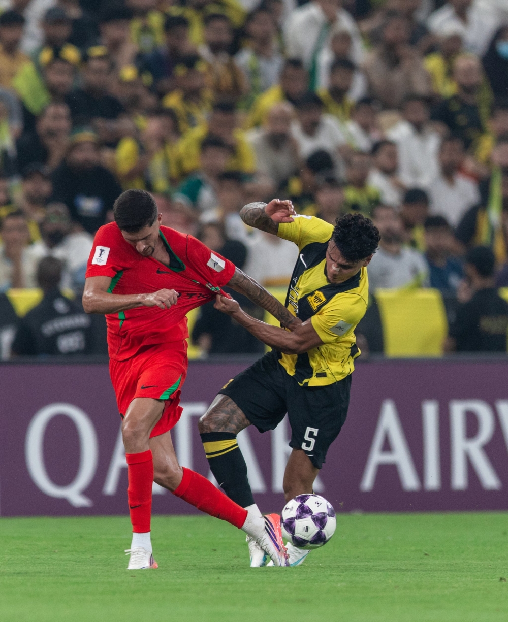 عاجل .. الاتحاد يسقط بثنائية على أرضه أمام شباب الأهلي الإماراتي