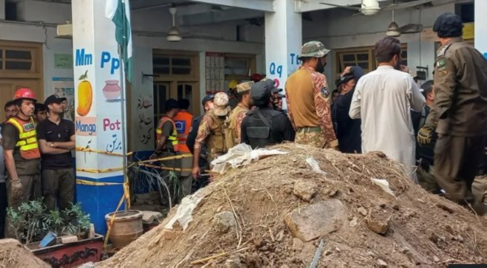 ارتفاع حصيلة ضحايا انهيار سقف مدرسة إلى 35 قتيلًا في باكستان - رويترز 