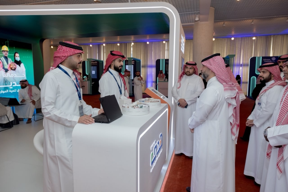 مدير عام معهد الإدارة العامة يفتتح معرض الخريج والوظيفة في الرياض