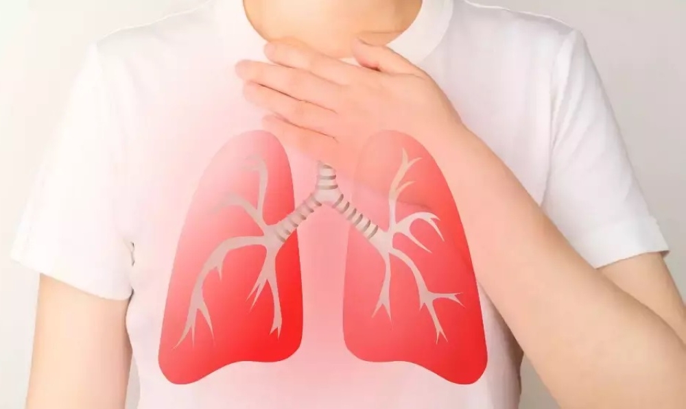 تجمع الرياض الصحي الأول يوضح الفارق بين التهاب الشعب والرئة