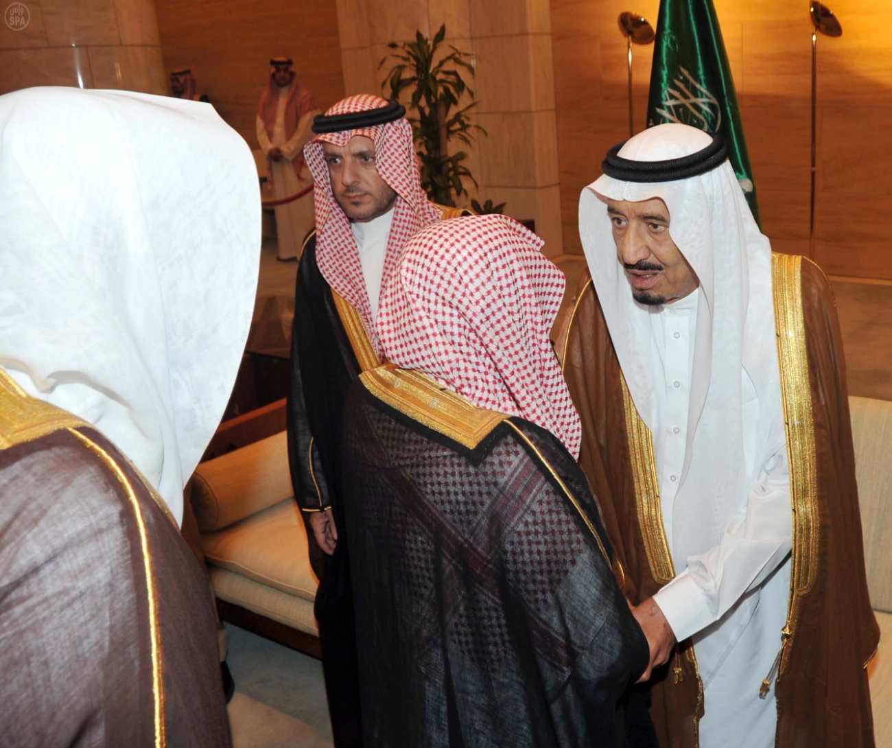 السيرة الذاتية لخادم الحرمين الشريفين الملك سلمان بن عبدالعزيز آل سعود
