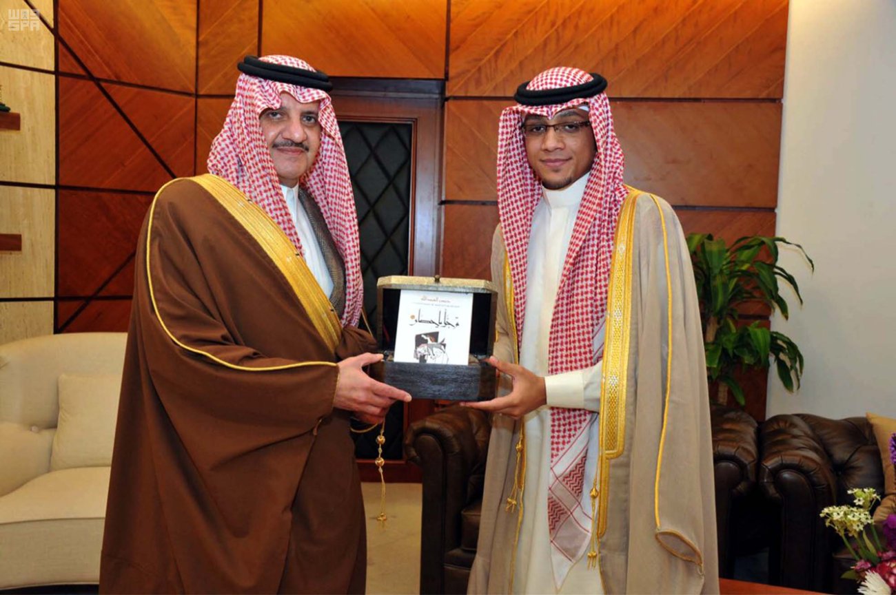 أمير الشرقية يستقبل الشاعر حيدر العبدالله
