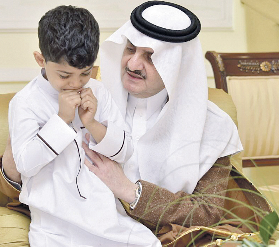 الامير سعود بن نايف مواسياً نجل الشيخ الجيراني