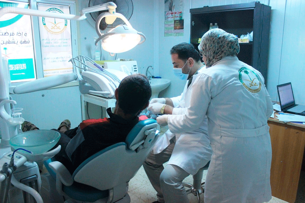 العيادات السعودية تعالج أسنان السوريين بالزعتري