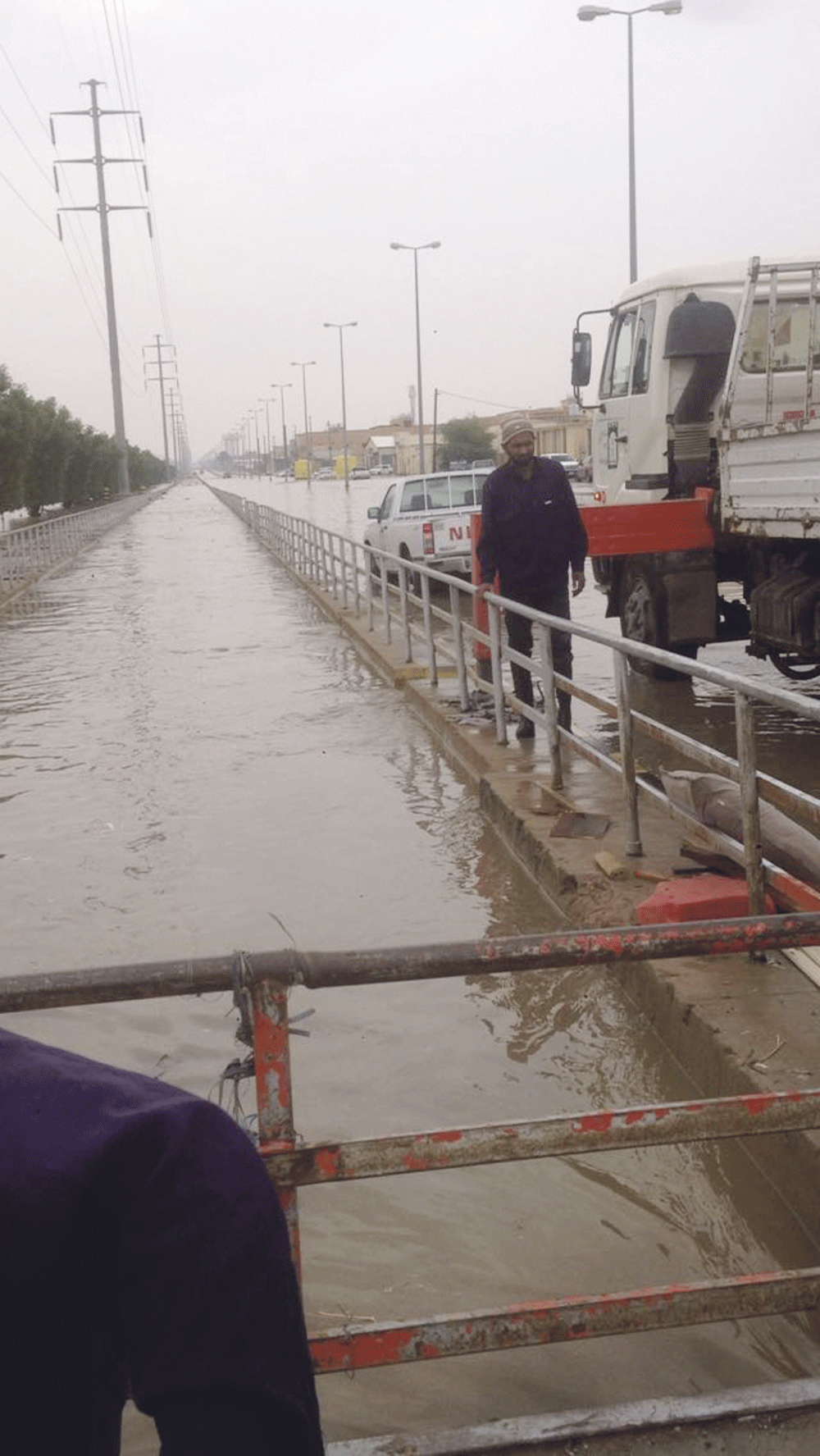 «طوارئ البلدية» تواجه آثار الأمطار بحفر الباطن