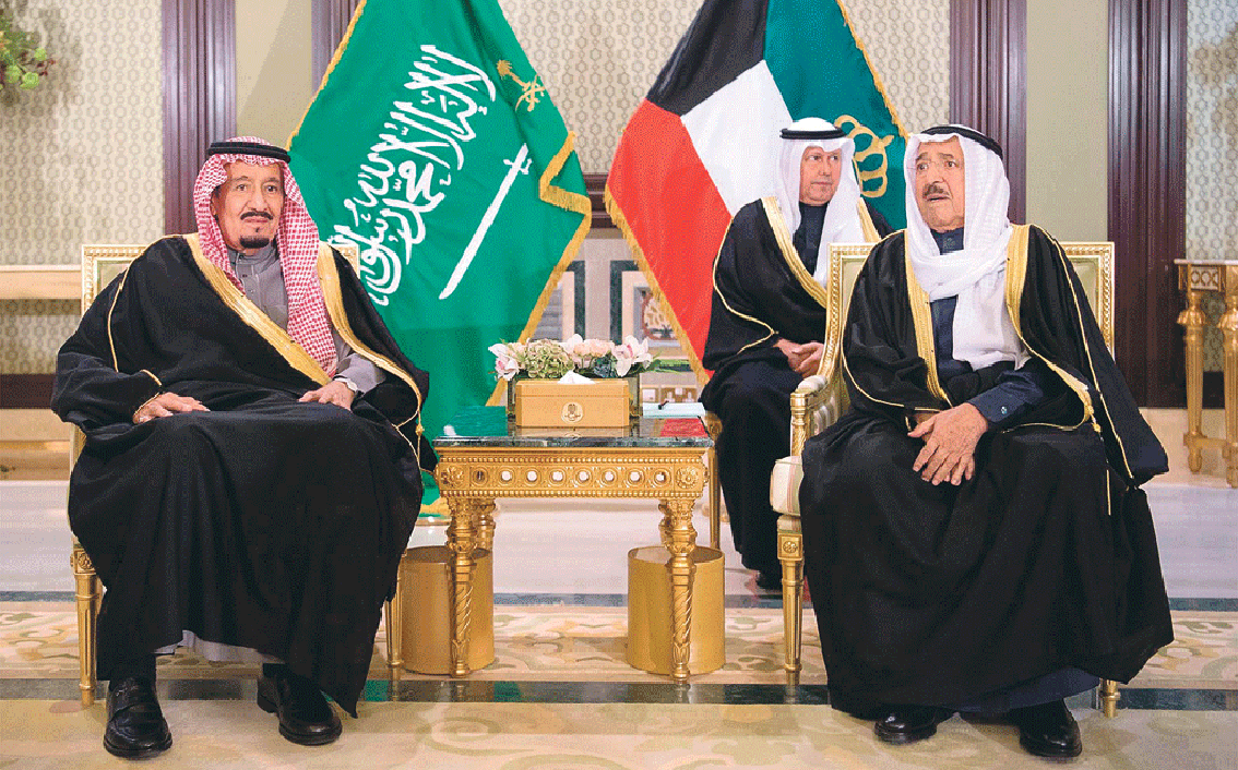 الملك يستعرض مع أمير الكويت مستجدات المنطقة والعلاقات التاريخية بين البلدين