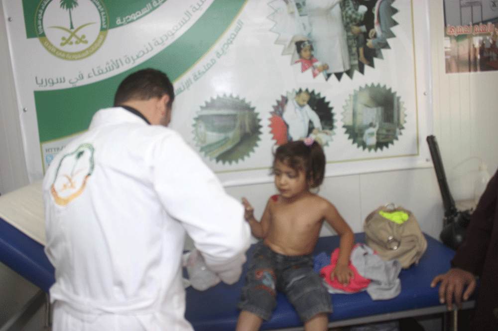 «العيادات السعودية» تطبب 3399 لاجئا بمخيم الزعتري