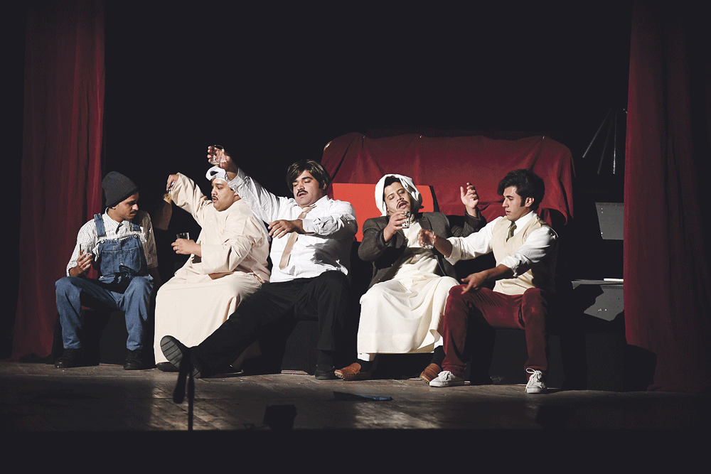 انطلاق مهرجان الكويت المسرحي بعرض «كمبوشة»