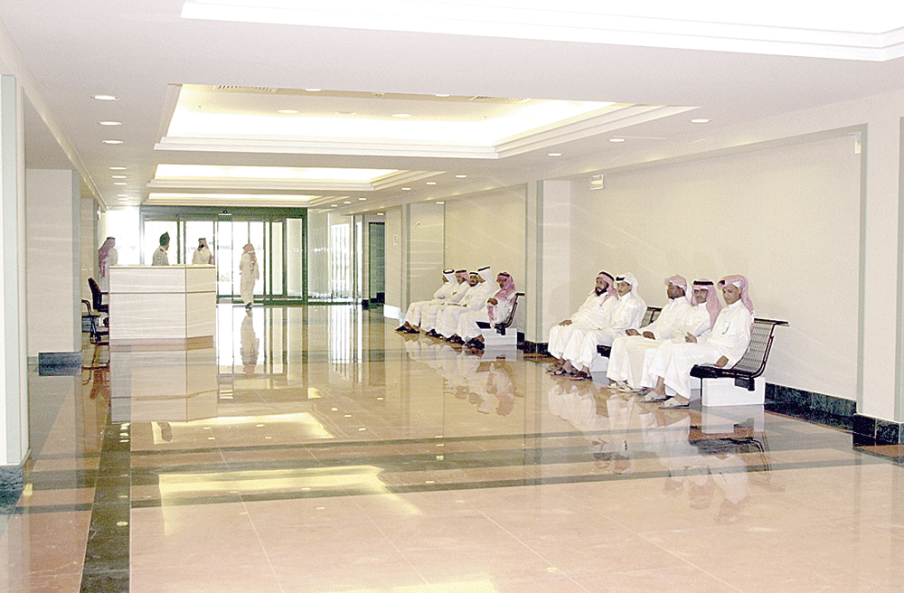 طوارئ المستشفيات مجهزة لخدمة المراجعين (اليوم)