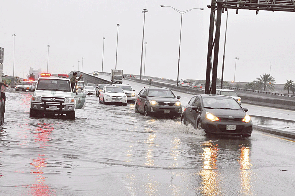 المرور يرشد قائدي السيارات خلال سقوط الأمطار (اليوم)