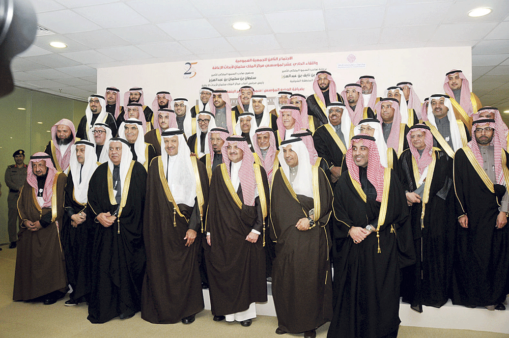 الأمير سعود بن نايف والأمير سلطان بن سلمان ومؤسسو وداعمو المركز (تصوير: أحمد العاشور)
