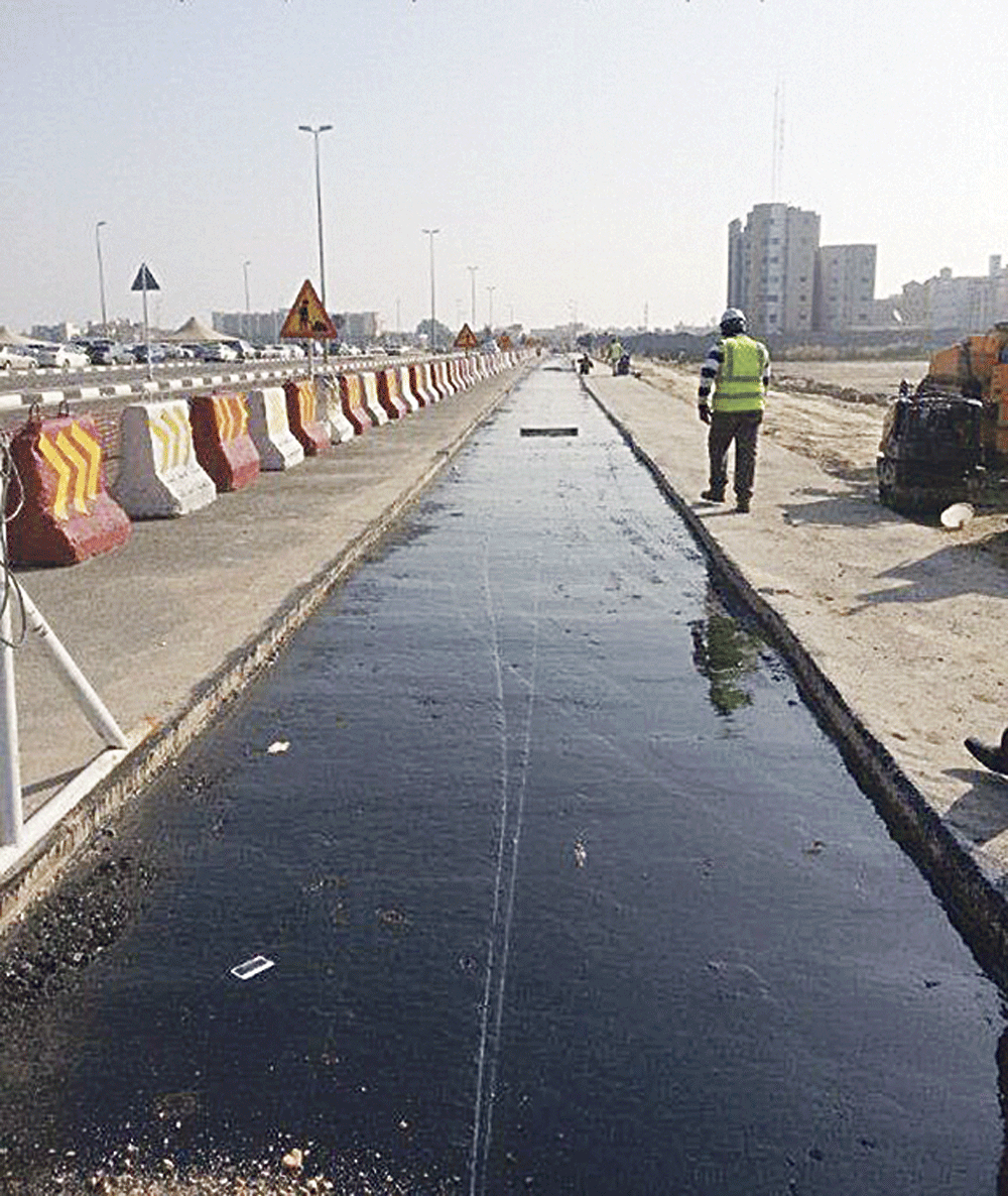 البدء بأعمال السفلتة بعد تمديد إحدى الشبكات (اليوم)