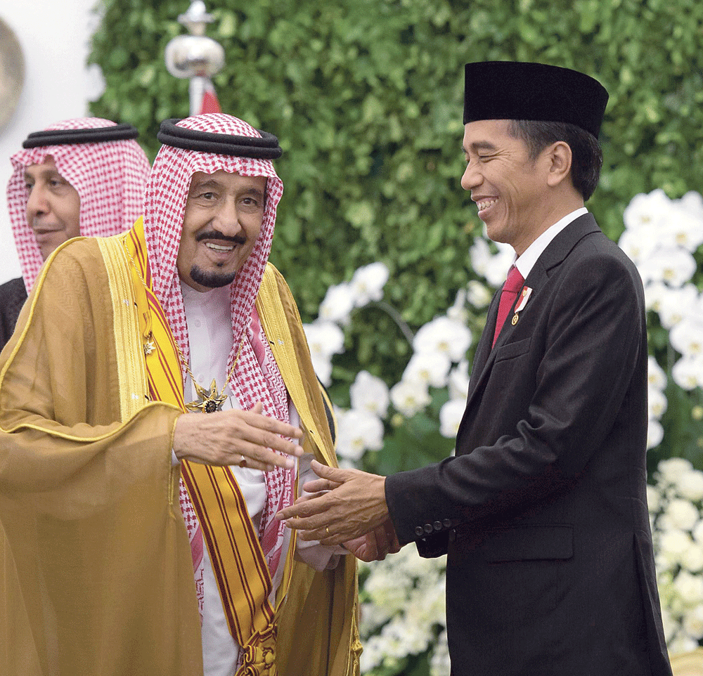 الملك يتقلد وسام نجمة الجمهورية الإندونيسية (واس)