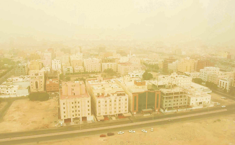 الغبار يغطي سماء جدة (تصوير: فيصل حقوي)
